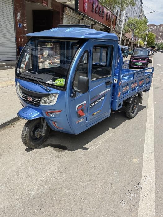 三轮车1.8/1.3米，价格7200。六块水电60..