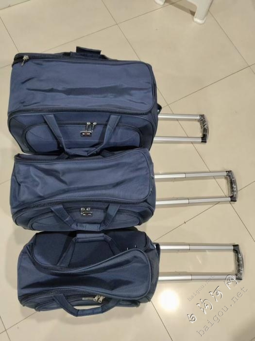 高价收购各种箱包积压品！