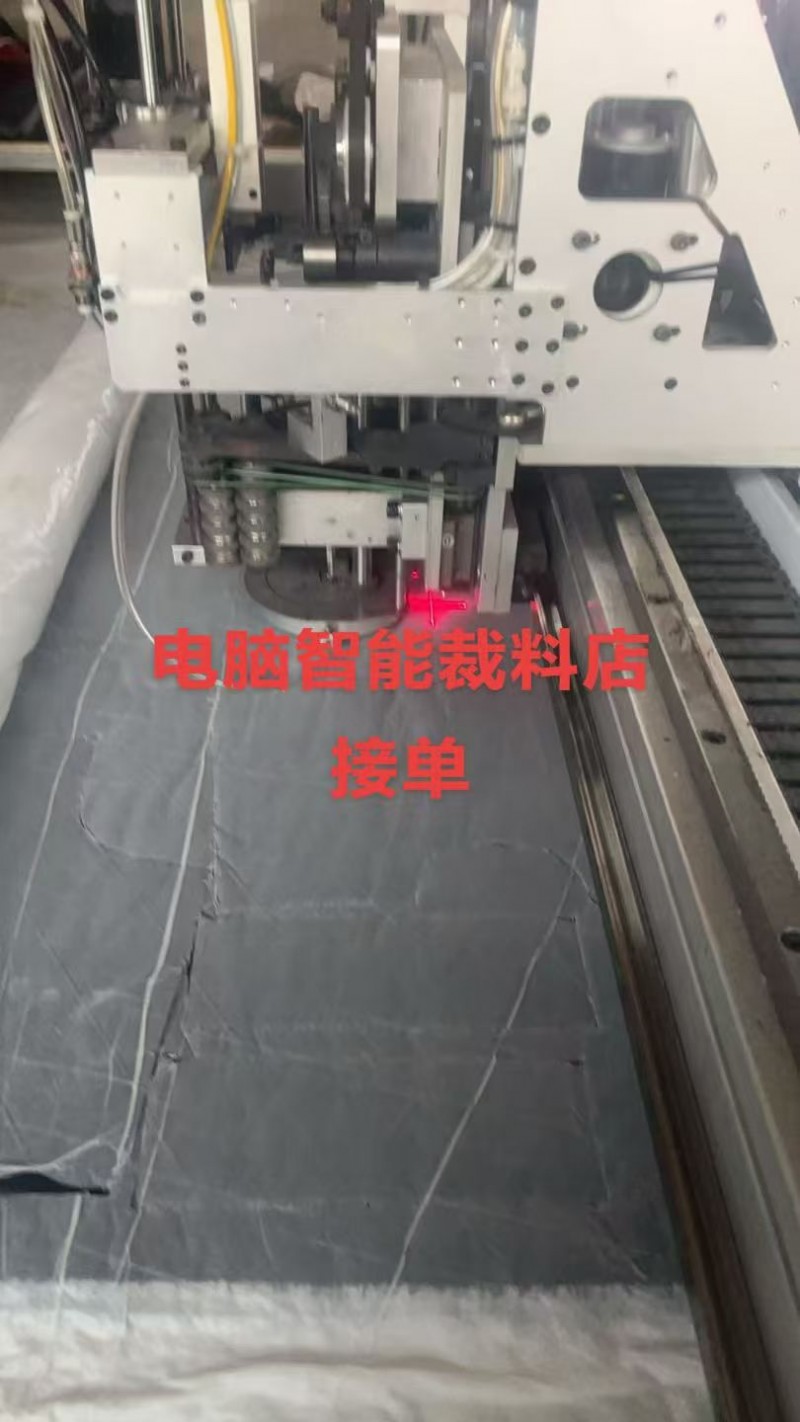 �������ܲ��ϵ�ӵ� �����µ� ��϶С